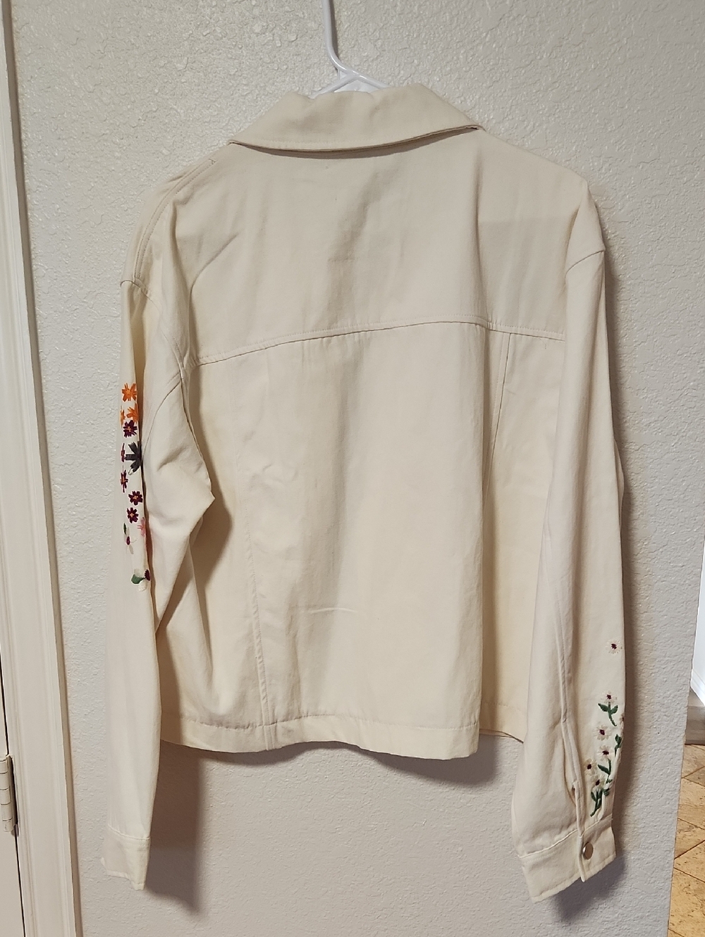 498.Anthropologie Dolan Cream Embroidered Denim Jacket with Floral Detail - Picture 6 of 6